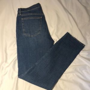 Womens GAP NWT Girlfriend Mid Rise Jeans Size 28